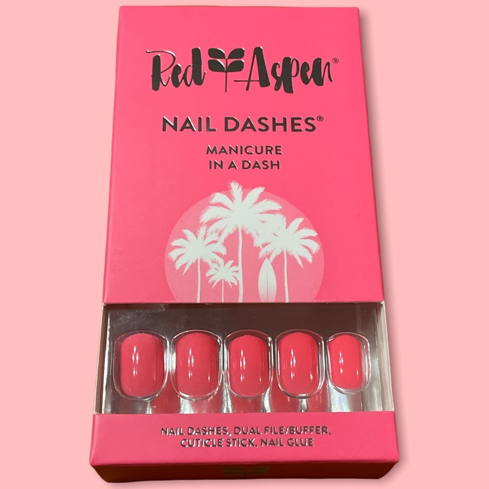 NIB Red Aspen Short Square Nail Dashes in Crushing On Camilla (Neon Coral)